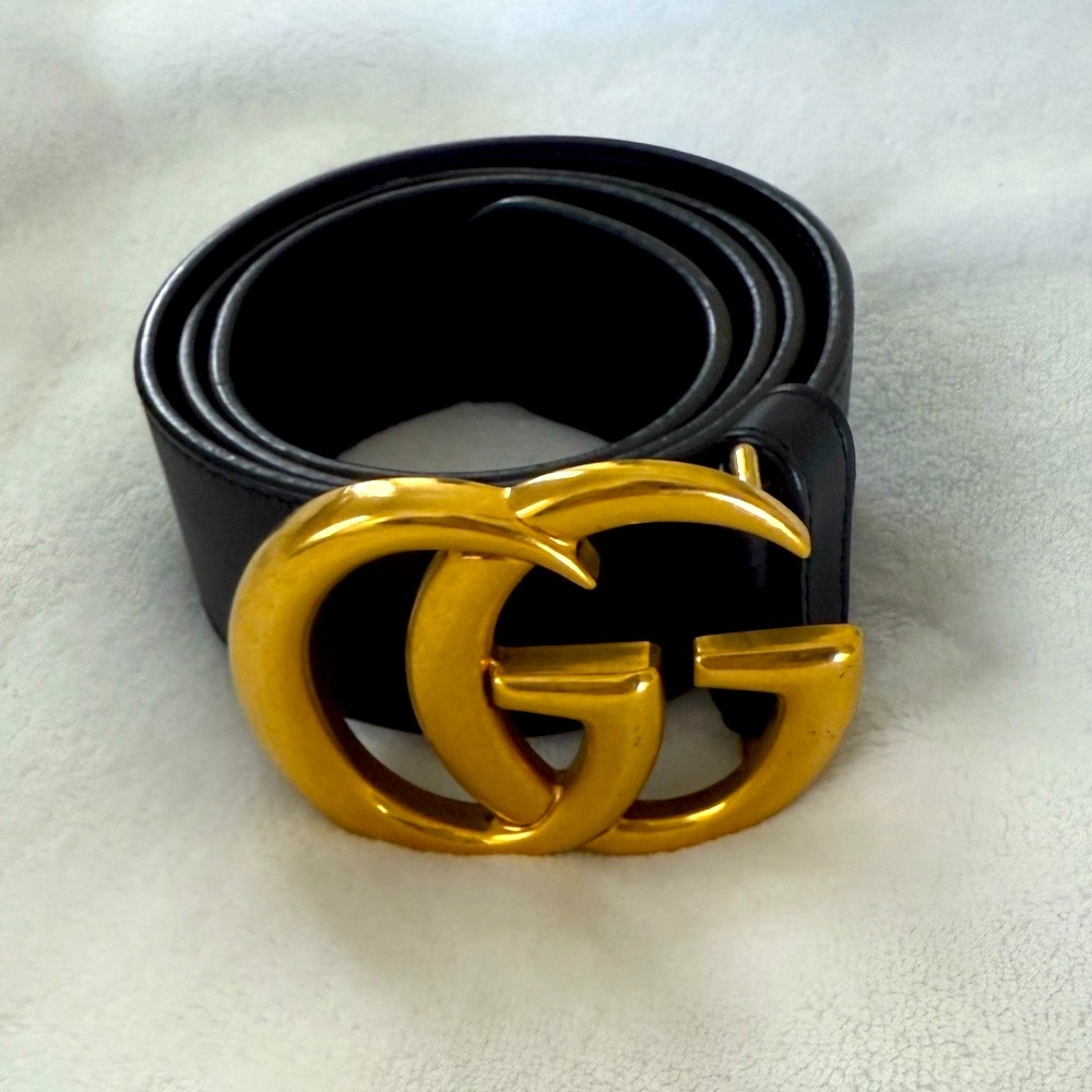 ❤️ 💚Gucci Black and Gold Leather Belt with Iconic GG Buckle